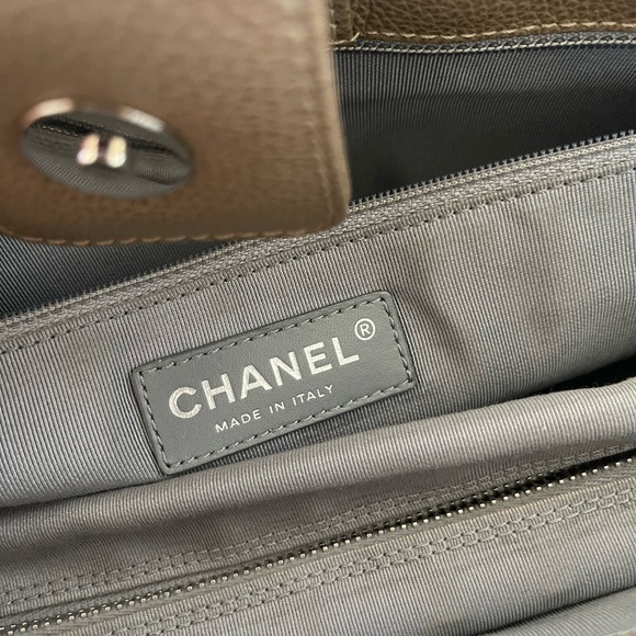 CHANEL EXECUTIVE CERF TOTE - CAMEL - Picture 5 of 11